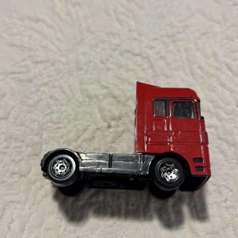 MATCHBOX (2005) DAF XF95 SPACE CAB TRUCK RED 1:86 104